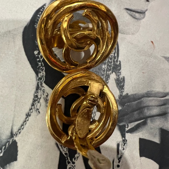 Chanel earrings - Picture 2 of 3